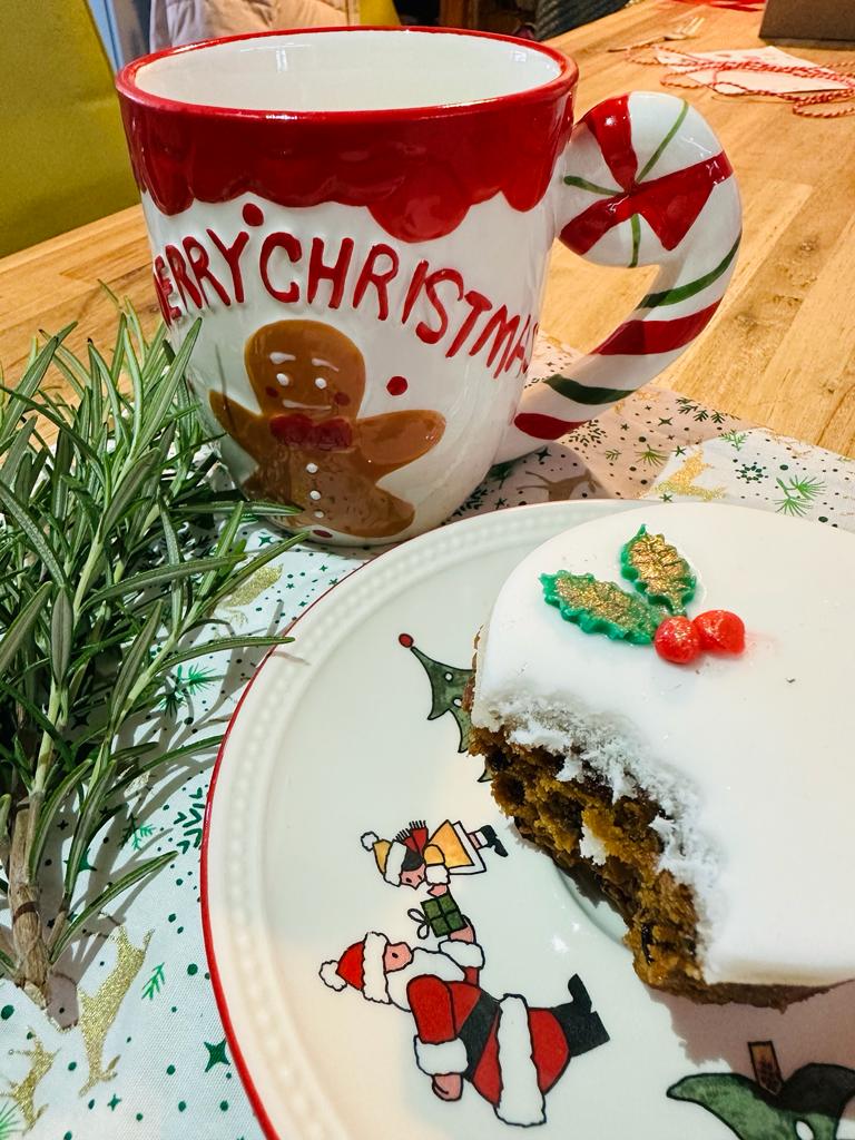 Traditional Christmas Cake Cupcake (4) - Image 3