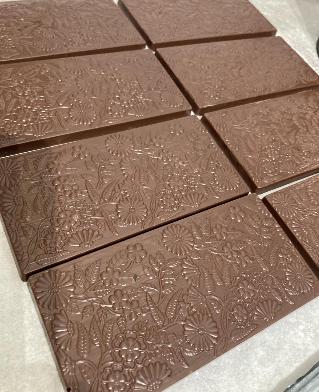 Milk Chocolate 51% cacoa Christmas Fruit & Nut 100g - Image 2