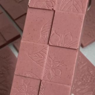 Strawberry and Vanilla White Chocolate 37% 50g