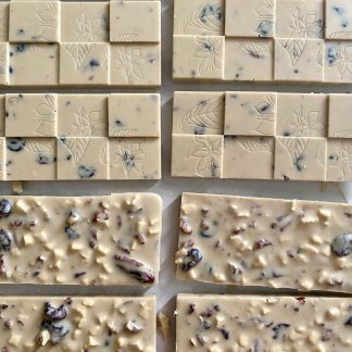 White Chocolate 37% with Creamy Porridge, Pecan Nuts, Banana, and Cranberries 50g