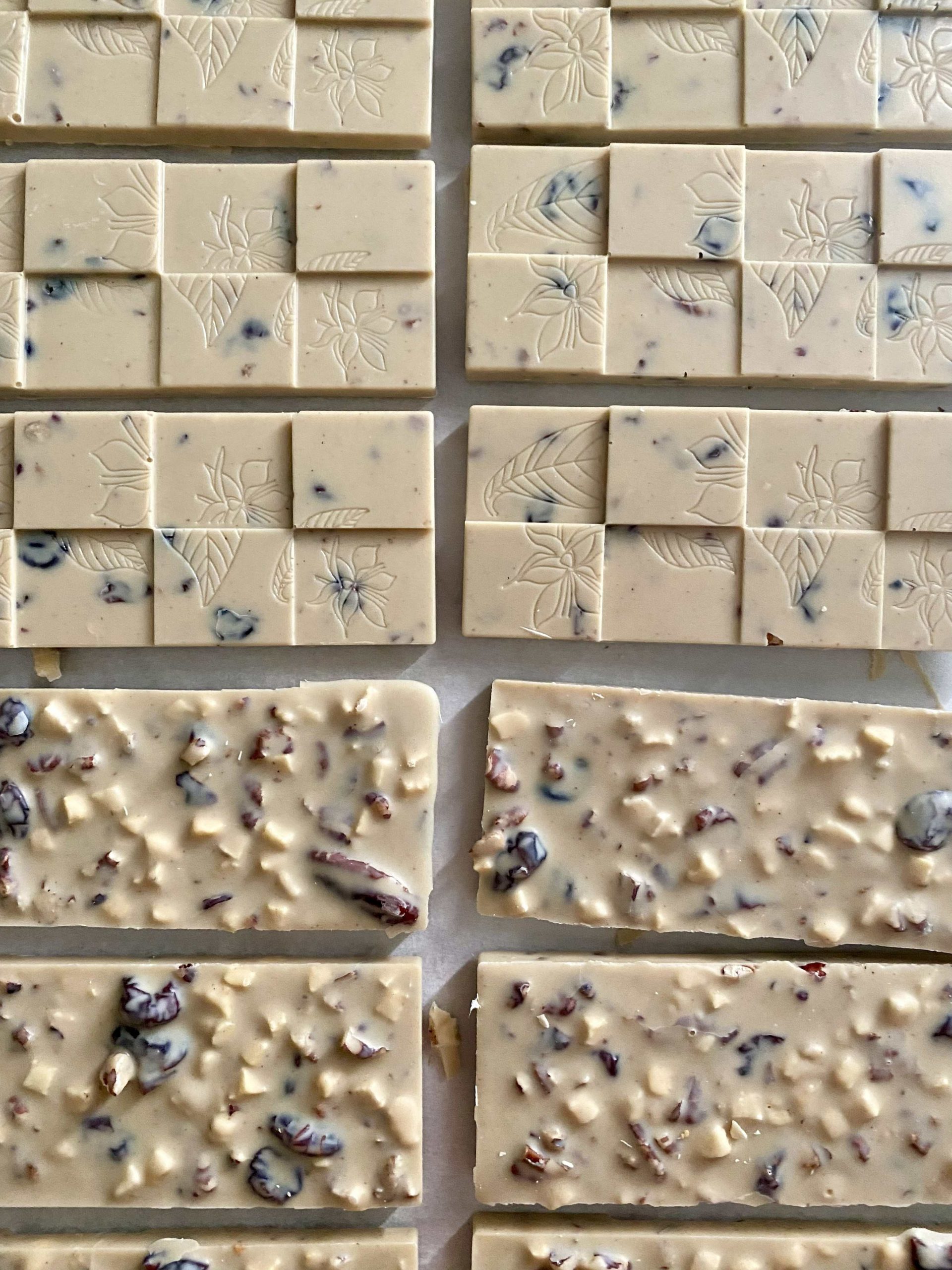 White Chocolate 37% with Creamy Porridge, Pecan Nuts, Banana, and Cranberries 50g