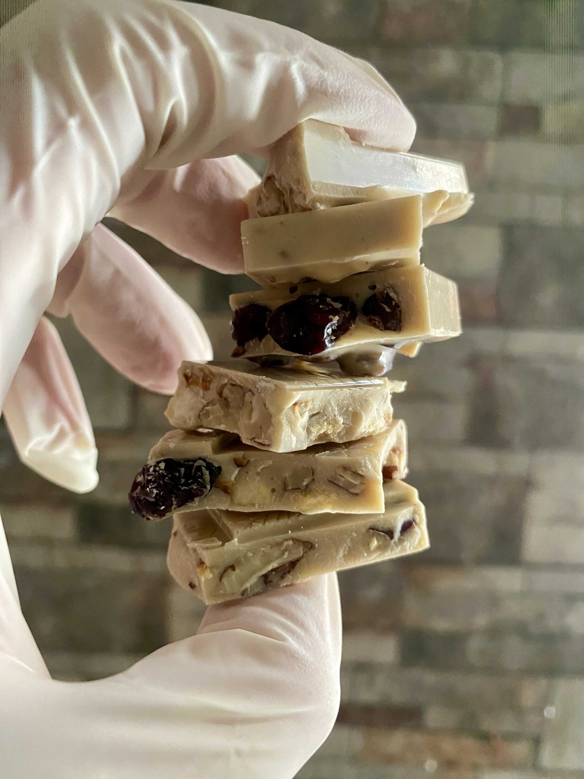 White Chocolate 37% with Creamy Porridge, Pecan Nuts, Banana, and Cranberries 50g - Image 3